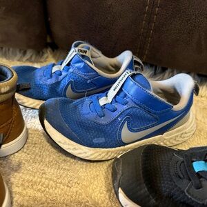 Nike Kids Blue and White Hook-and-Loop Sneakers